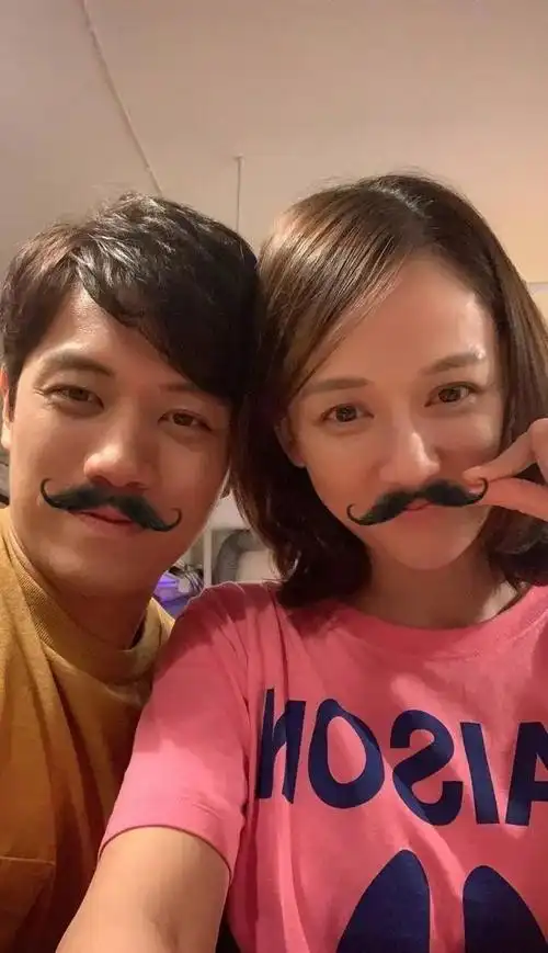 陈乔恩和小9岁男友深夜外出,衣着宽松身材丰满,又被传有孕?