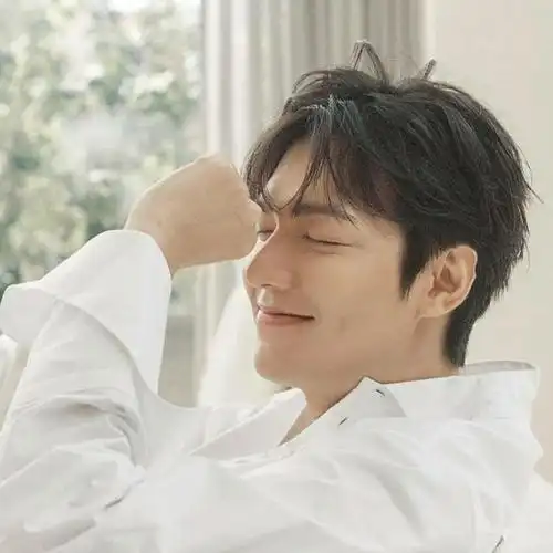 我喜欢你这句话有点重先撂这儿了你帮我拿一下@李敏镐