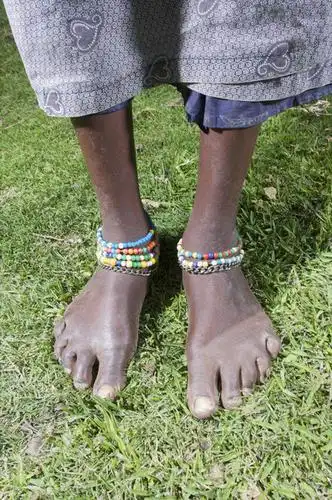 西方人,腿部,脚,脚趾,脚后跟,脚背,踝,腿,一个人,站,竖图,俯视,室外