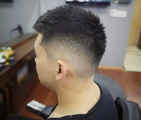 30岁以上的成熟男人适合哪些发型?-图2