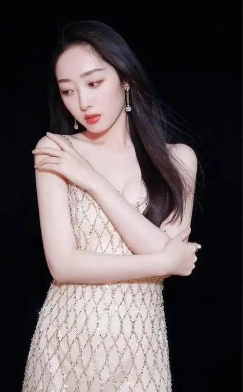 中国女演员蒋梦婕,以她独特的魅力和多彩的才华,成为娱乐圈备受瞩目的
