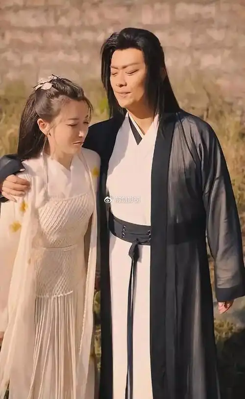 至于重扮当年的经典角色,张棪琰的保养很好,还是当年的模样,但黄海冰