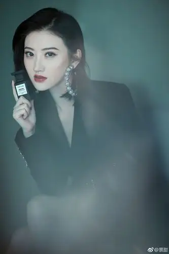 景甜职业装太美,网友:赏花赏月赏景甜