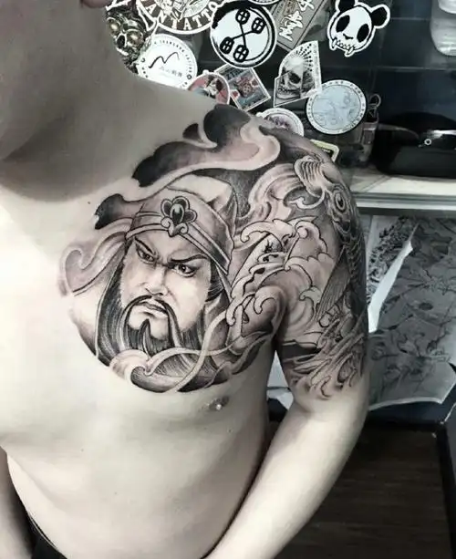 霸气豪迈的半甲黑白关公刺青