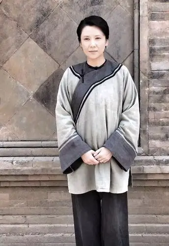 郝洋饰演鹿贺氏实力演员郝洋在剧中饰演鹿家掌门鹿子霖的媳妇,她照顾