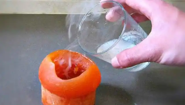 科学家合成"超级魔酸"!腐蚀性比浓硫酸强10亿倍,王水白给!