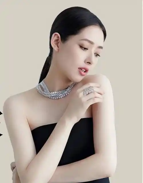 结合各个种族的优点,这些混血美女明星让人赏心悦目_中国_混血儿_小林