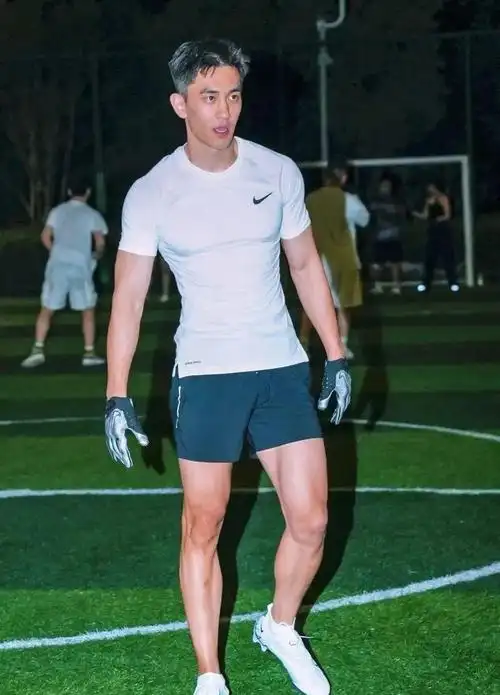 曾经星健身的头牌明星健身教练朱宦霖如今变成这样子了