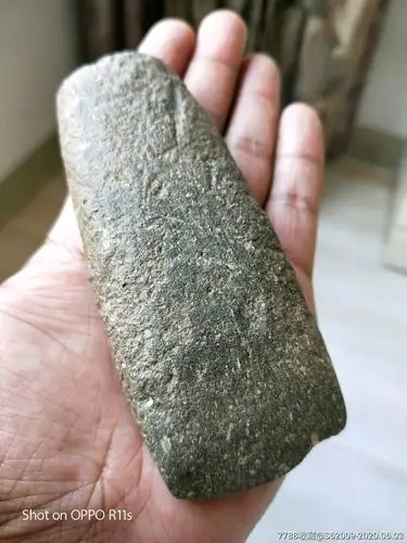 新石器时代老石斧一把