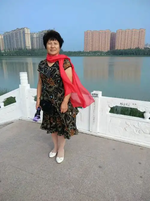 67岁丧偶女征婚照片(id:2180242)_广东深圳征婚交友_我主良缘网