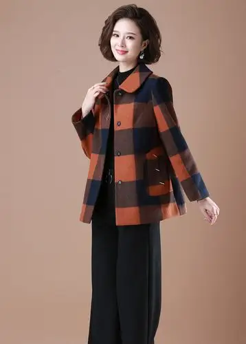 轻奢格子毛呢外套妈妈装2020春秋季新款女装洋气短款中老年呢子上衣服