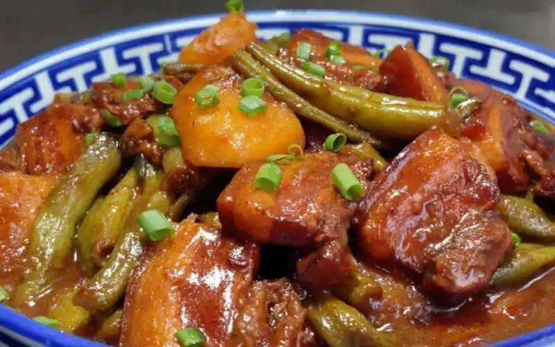 五花肉炖豆角的正确做法,千万别直接下锅炖,好吃过瘾汤汁都不剩