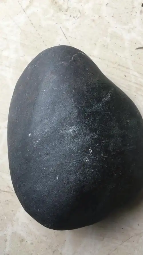 这颗球粒陨石黑金刚重5斤!弱磁