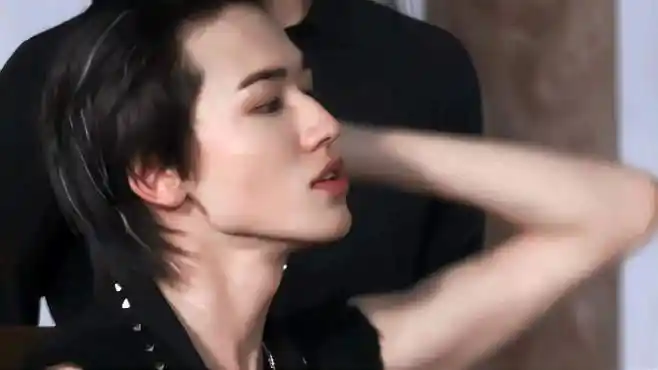 时代少年团的喉结有多撩人,宋亚轩马嘉祺抬头喉结凸显瞬间被苏到-娱乐