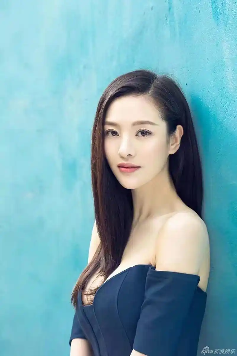 郑清文写真大片曝光 温文尔雅造型百变