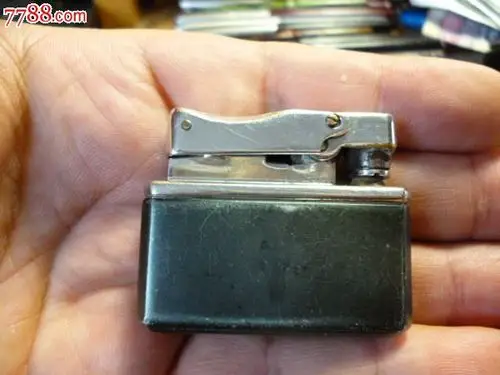 60年代——上海打火机厂出品——葵花t461型几何花型燃煤油打火机!