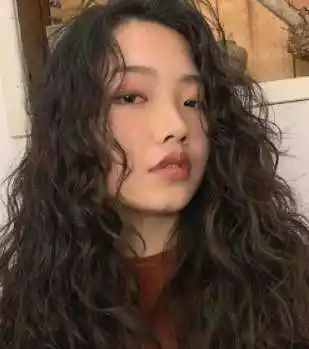 中发烫发发型图片女