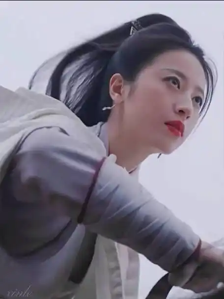 周雨彤古装扮相真是又美又飒,打戏好帅