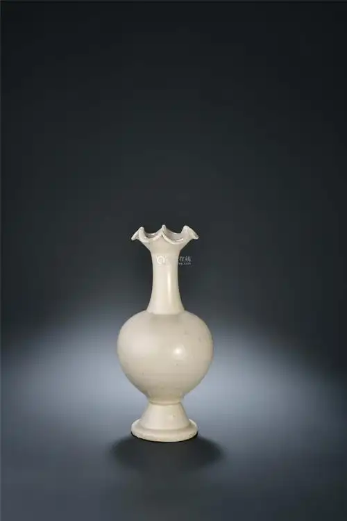 宋代 定窑花口瓶