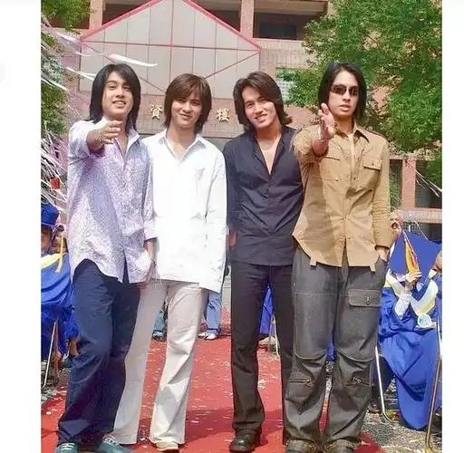 感觉周渝民最英俊,吴建豪,78年,身高180言承旭,77年,身高180周渝民,81