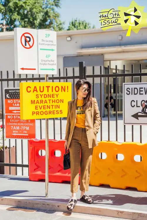 周丽淇爆最新街拍  格纹西服look美帅撩人