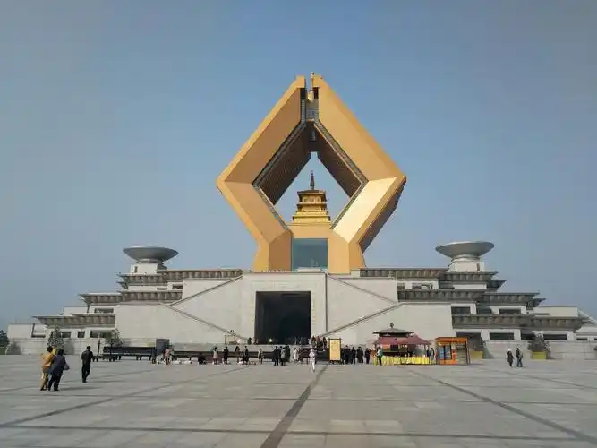 合十舍利塔是法门寺旅游区的三大组成部分,也是法门寺新佛寺的景区