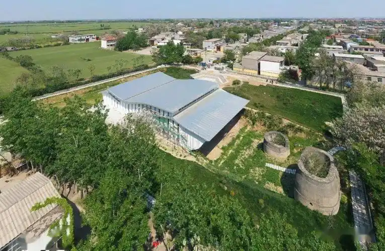 灵井"许昌人"遗址该展厅的形体拥有从遗址出土的骨雕刻鸟(专家称之为"