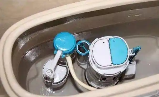 马桶冲水无力下水慢且剩下的水多是什么原因