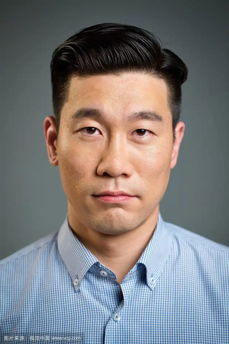 成年男性的肖像