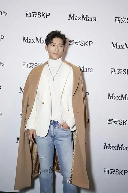 咖啡"窦"亮相!窦骁玩转时尚展俊逸轻奢风尚