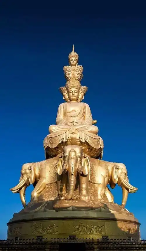 1,金佛 峨眉山顶的 十面普贤佛像 是镇山之宝 也是世界上最高的佛像