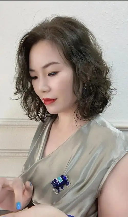 春节发型别乱烫,15款洋气发型任你选,无论长短都很心动|烫发|发尾