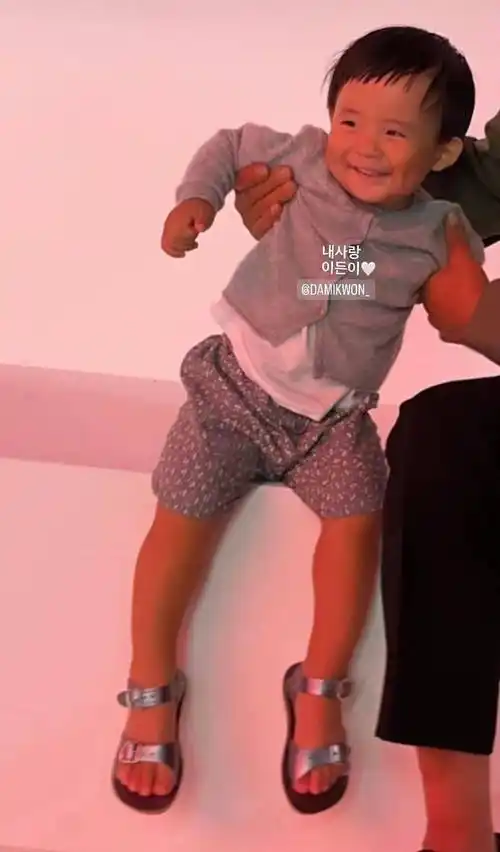 67最新权志龙ins更新照片_活动_视频_详情