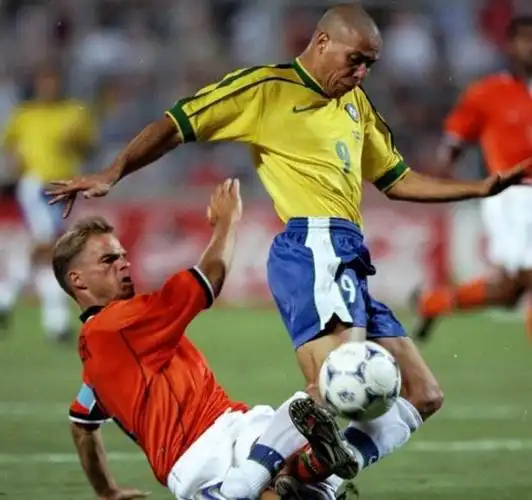 专属于80后的足球记忆,不是c罗梅西,而是这些人!