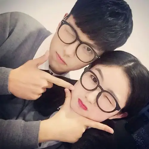 戴眼镜的文艺范恋人