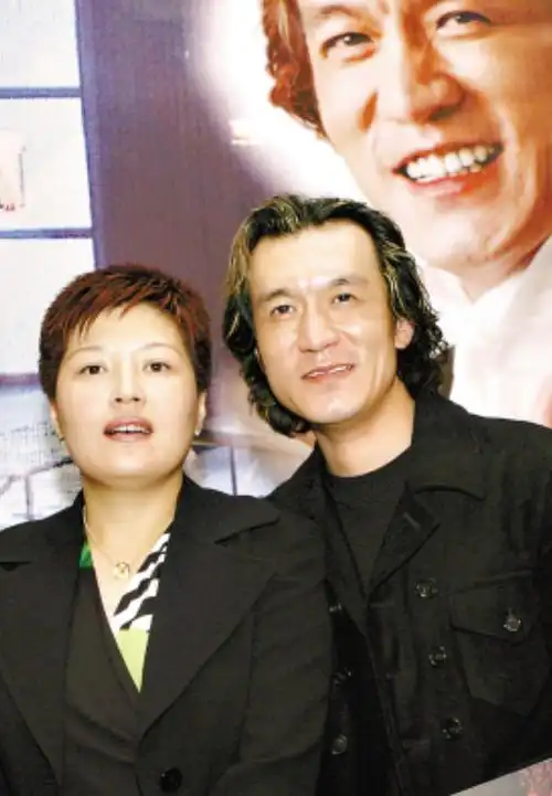 回顾哈文:23岁嫁李咏,恩爱多年生一女,丈夫离世留下遗产无法接管