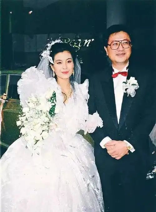 哦并获得最上镜小姐奖伍咏薇参加了1989年亚洲小姐的选美在翁江培