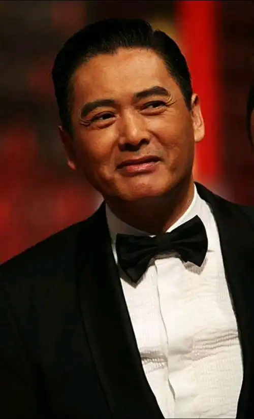 明星##周润发然霸气十足,入行近五十年,塑造众多经典形象,从无绯蔚哪