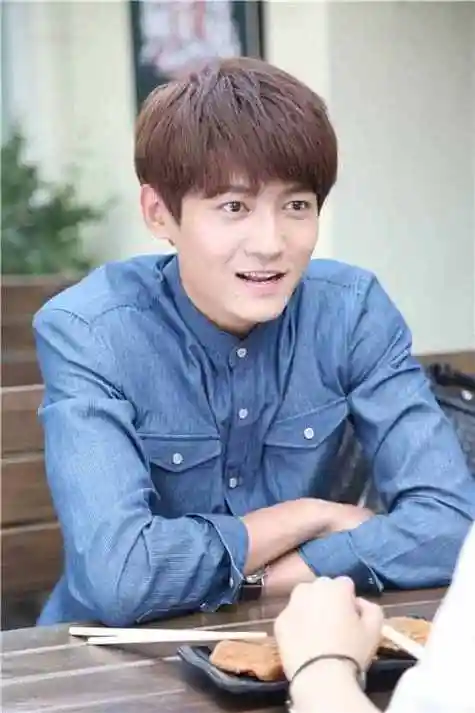 娱乐圈最帅男明星第九名张翰 张翰身上总是弥漫着一种忧伤的气质娱乐