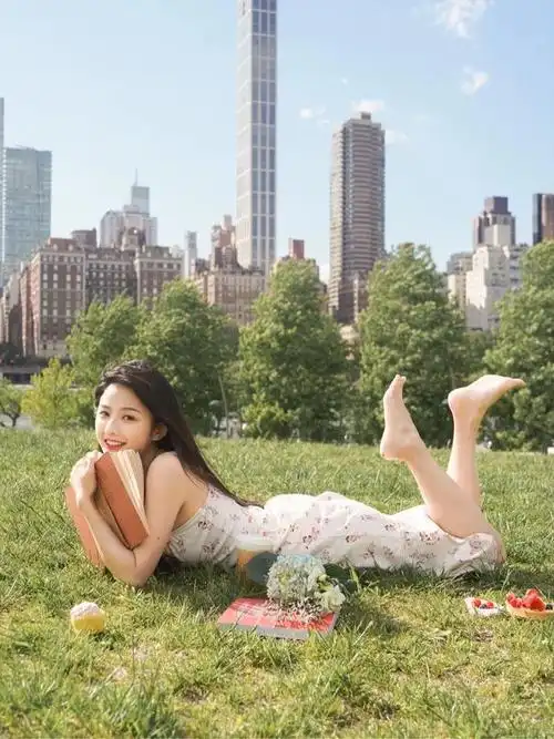 美女学霸爱上男明星,小说照进现实?张翰新女友身份厉害了