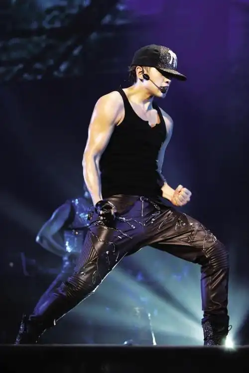 rain勤健身准备秀肌肉 今年底将服兵役入伍