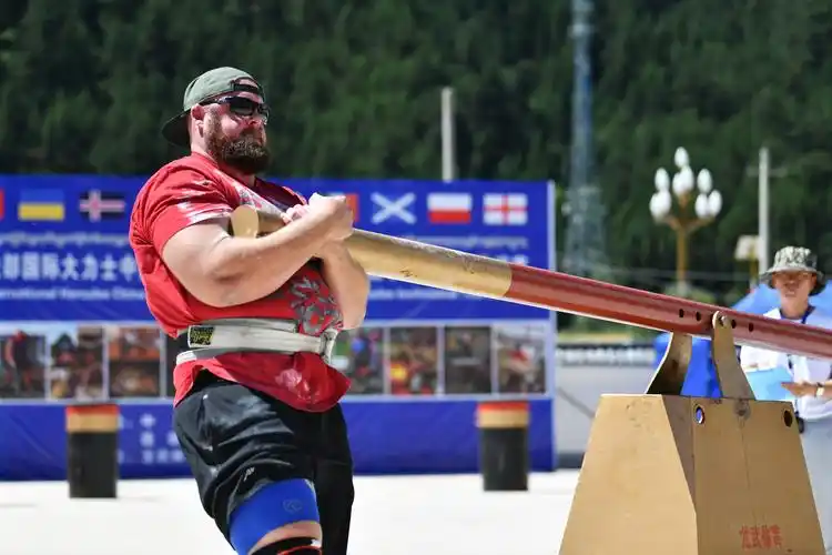 24名国际大力士在甘肃迭部一决高下