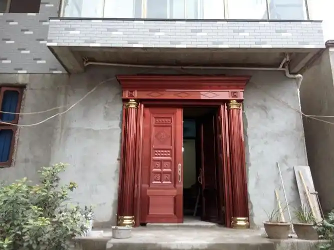 装修,大门旁边瓷砖用什么颜色款式的瓷砖比较适合(附图).显得大气些?