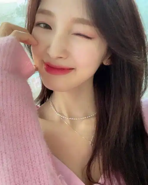 净化眼球提升我组美女浓度分享一下喜欢的女爱豆自拍05