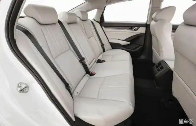 德系车的后座凸起,为什么日系车没有?