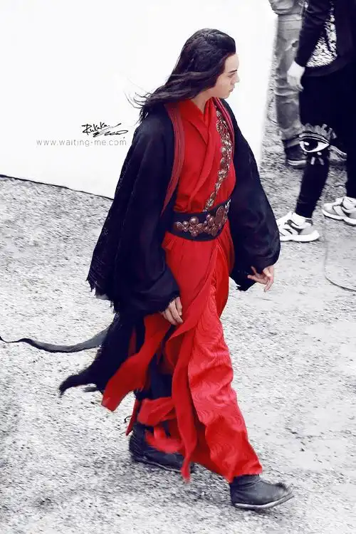 陈伟霆蜀山战纪里血魔的红衣造型真的很惊艳