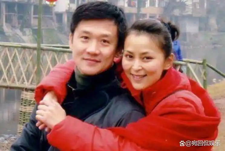 回顾黄志忠:抛弃13年的原配,恋上小3岁柯蓝,坦言最对不起前妻
