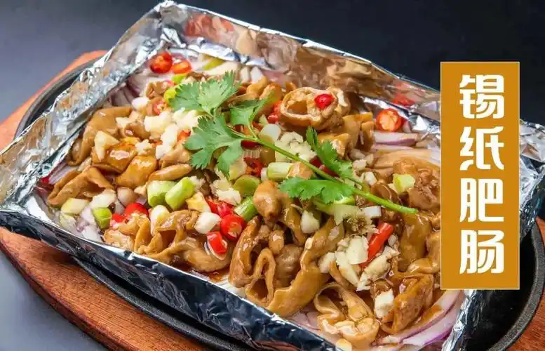 肥肠的魅力在于,它似乎有种隐忍而伟大的力量,没有刻意造作哗众取宠