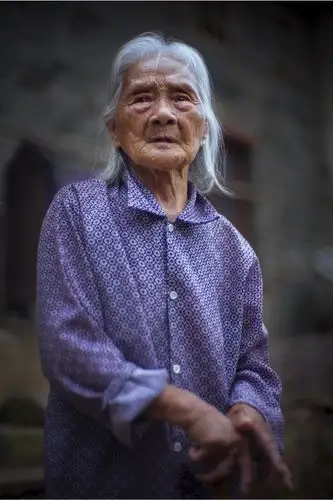 献给百岁老奶奶,祝她万寿无疆!(利报 摄)