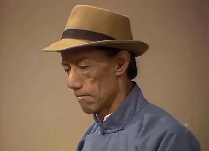 上海滩冯敬尧的手下,剧中不显山不露水,很沉稳的一个人物,除了在冯程